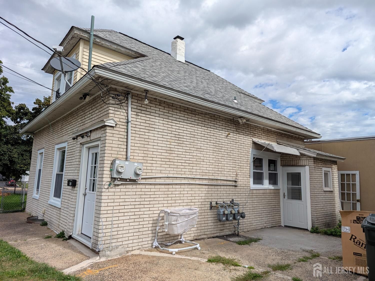 Property Photo:  121 Kossuth Street  NJ 08873 