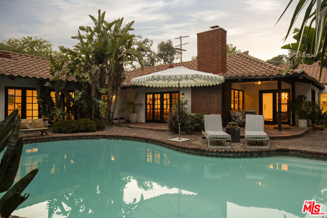 Property Photo:  2630 Laurel Pass  CA 90046 