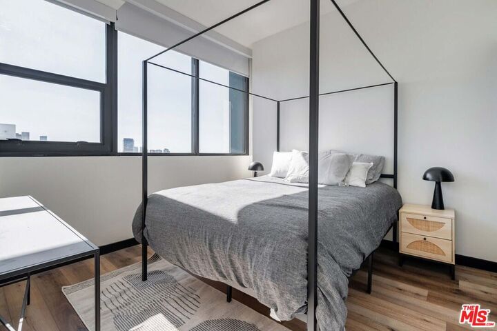 Property Photo:  2500 Wilshire Blvd, Unit 623  CA 90057 