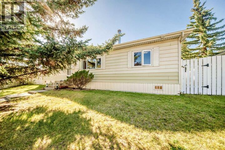 Property Photo:  127 Huntwell Place Northeast  AB T2K 5T2 