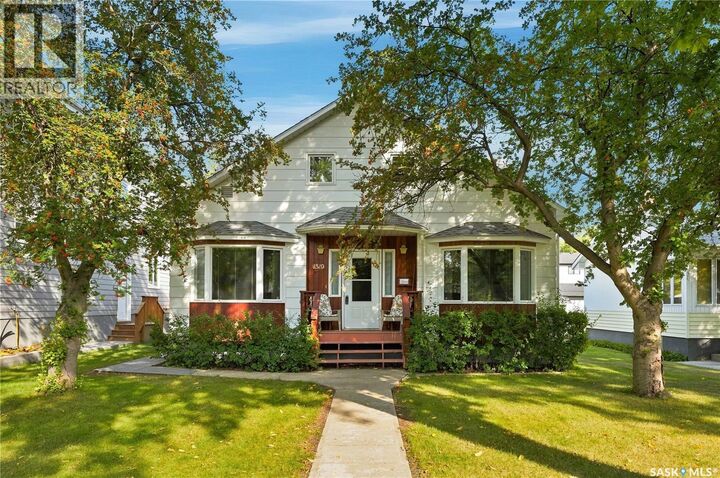 Property Photo: 1519 Munroe Avenue S SK S7H 2G6