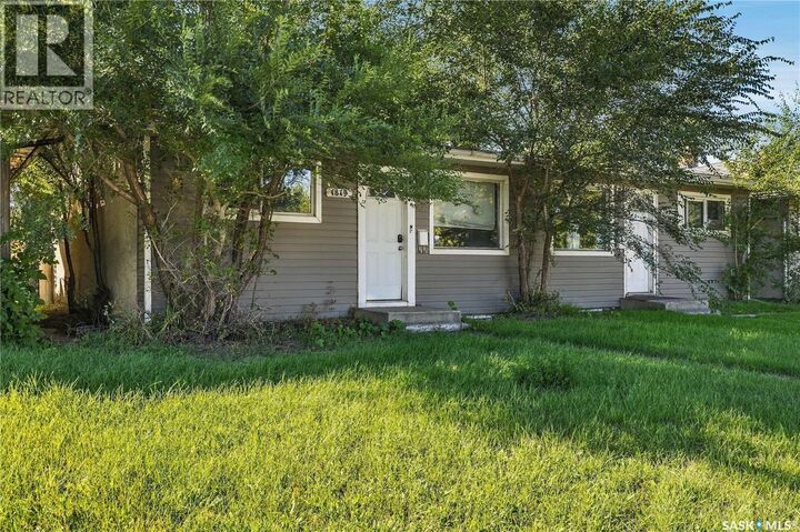 Property Photo: 1819 C Avenue N SK S7L 1N9