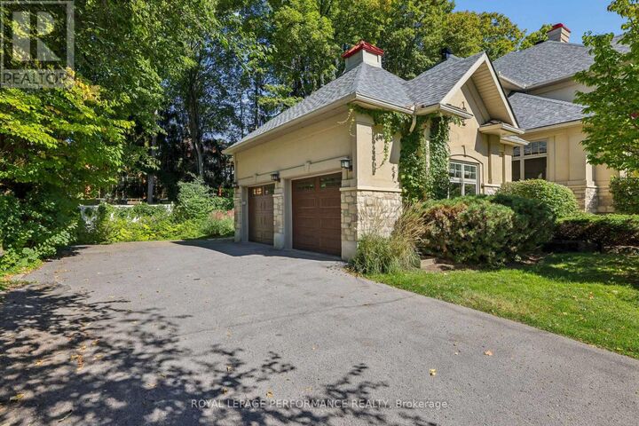 Property Photo:  29 Mackinnon Road  ON K1M 0G4 