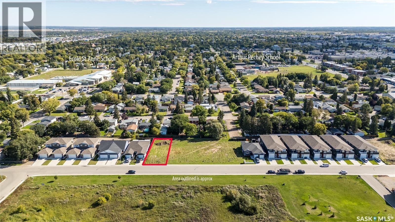 Property Photo:  2500 Woodbridge Drive  SK S6W 0A7 