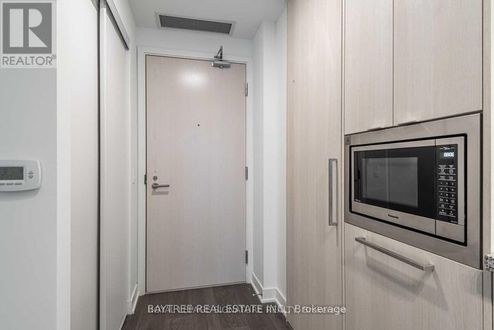 Property Photo:  115 Blue Jays Way 518  ON M5V 0N4 