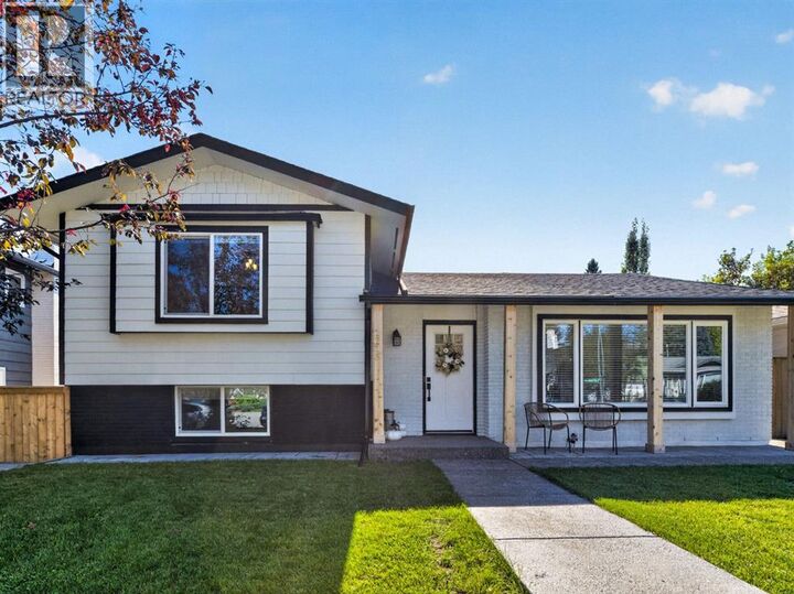 Property Photo:  1215 Lake Twintree Drive Southeast  AB T2J 2W9 