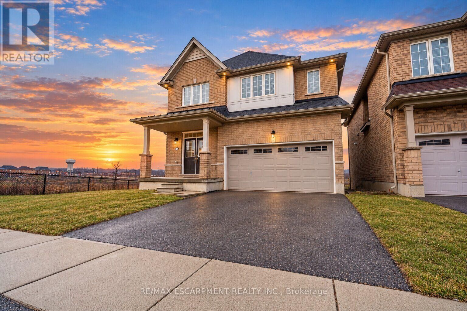 Property Photo:  92 Longboat Run West  ON N3T 0P9 