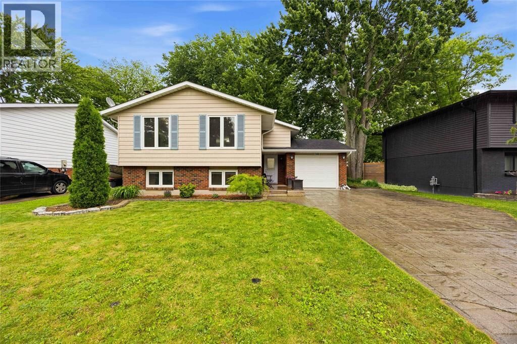 Property Photo: 1308 Springbank Drive ON N7S 5H4