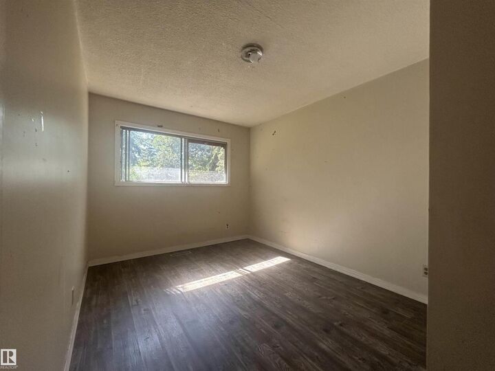 Property Photo:  10450 69 Av NW  AB T6H 2C3 