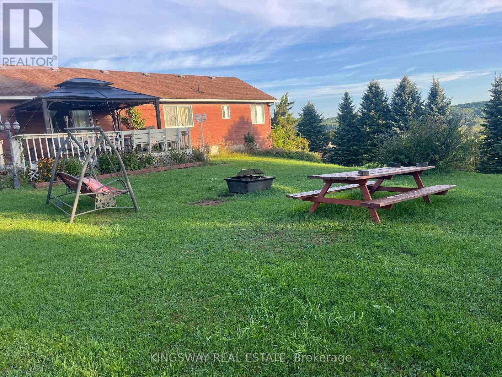 Property Photo:  30 Mountainview Road  ON L9V 3H5 