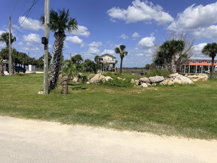 Property Photo:  26 9th St  FL 32648 