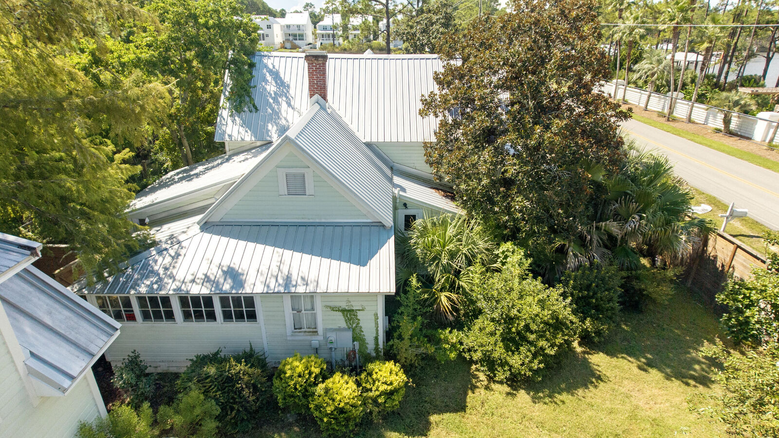 Property Photo: 1828 N Co Hwy 393 FL 32459