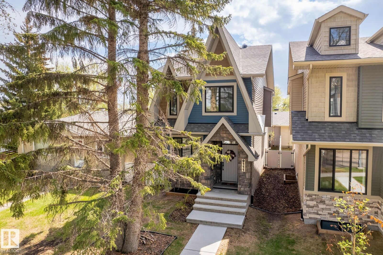 Property Photo:  9111 65 Avenue NW  AB T6E 0J8 