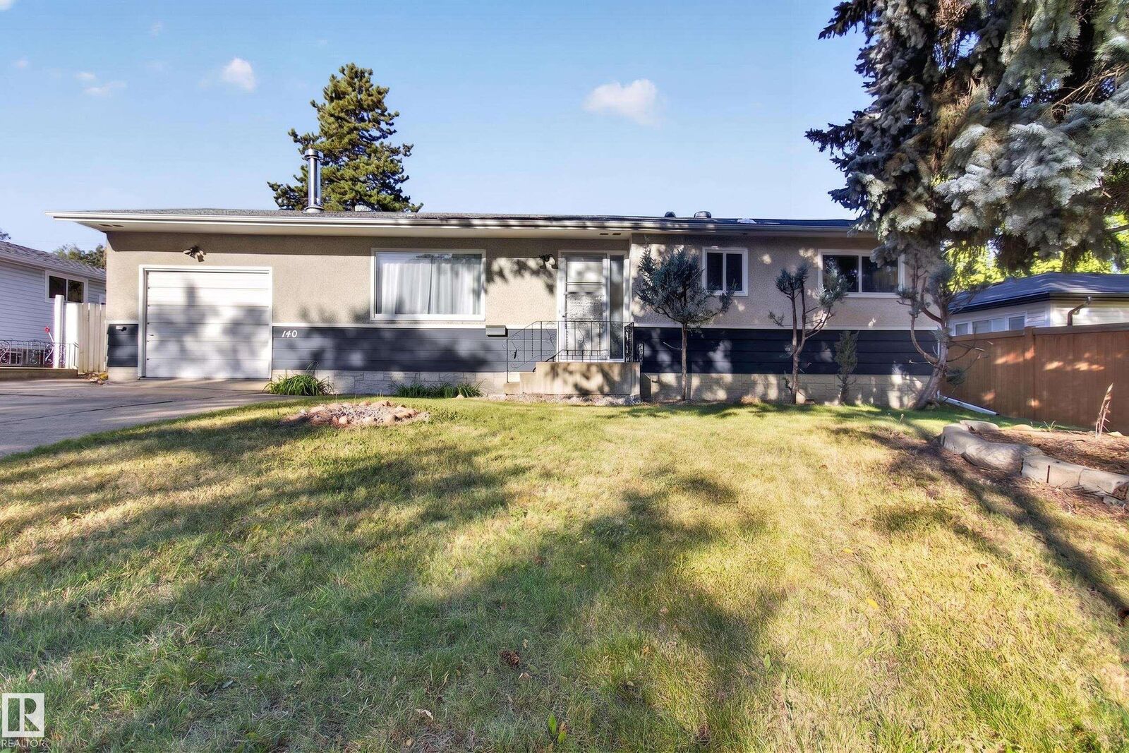 Property Photo:  140 Willow Street  AB T8A 1P2 