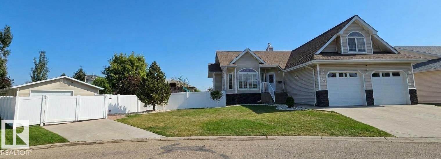 Property Photo:  5917 44A Street  AB T9C 1V2 