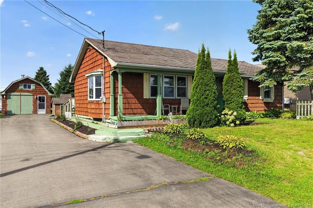 Property Photo:  40 Rue Du Parc  NB E4S 3C5 