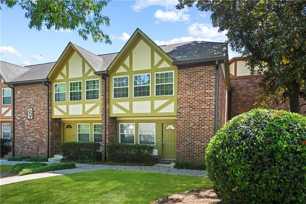 Property Photo:  2825 Northeast Expressway NE N4  GA 30345 