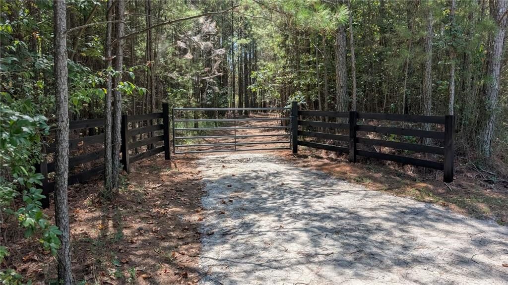 Property Photo: 1088 Ballard Rd GA 30107