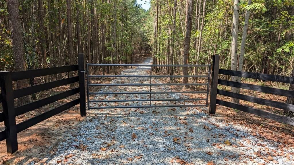 Property Photo: 1124 Soap Creek Rd GA 30107