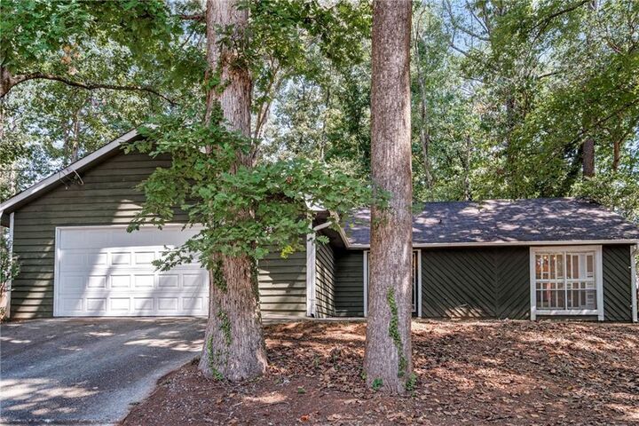 Property Photo: 717 Pebble Creek Drive GA 30093