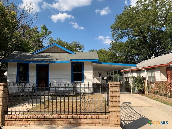 Property Photo: 903 Recio Street TX 78225