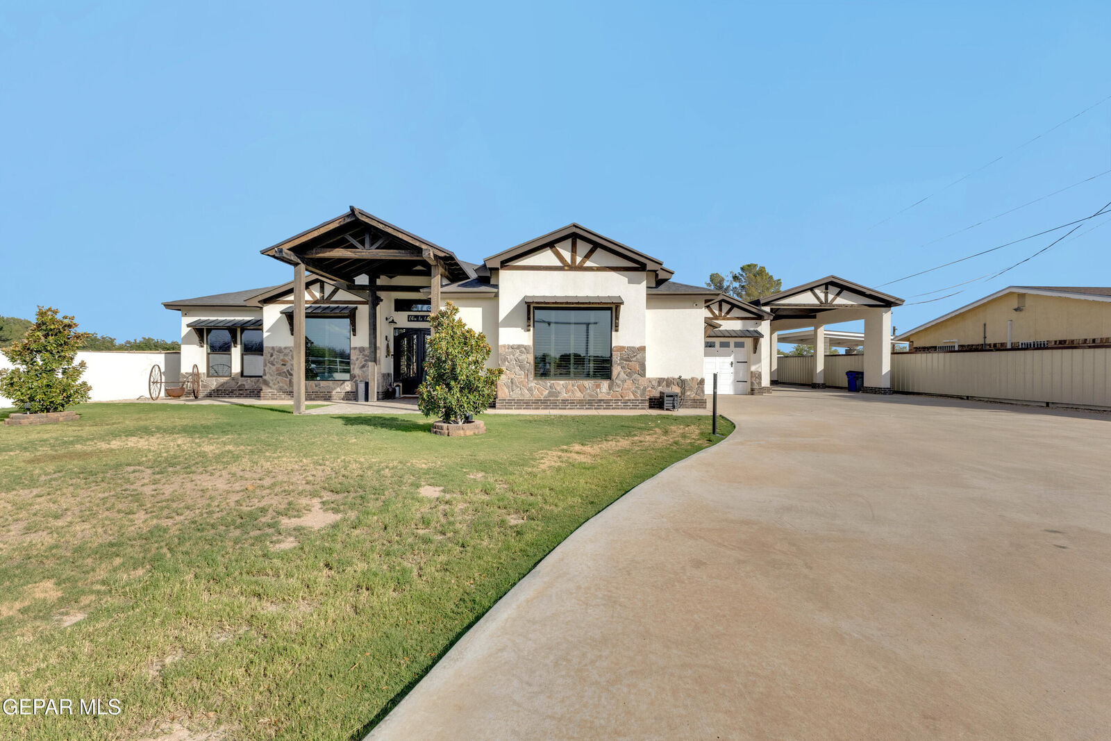 Property Photo: 800 Parker Road TX 79927