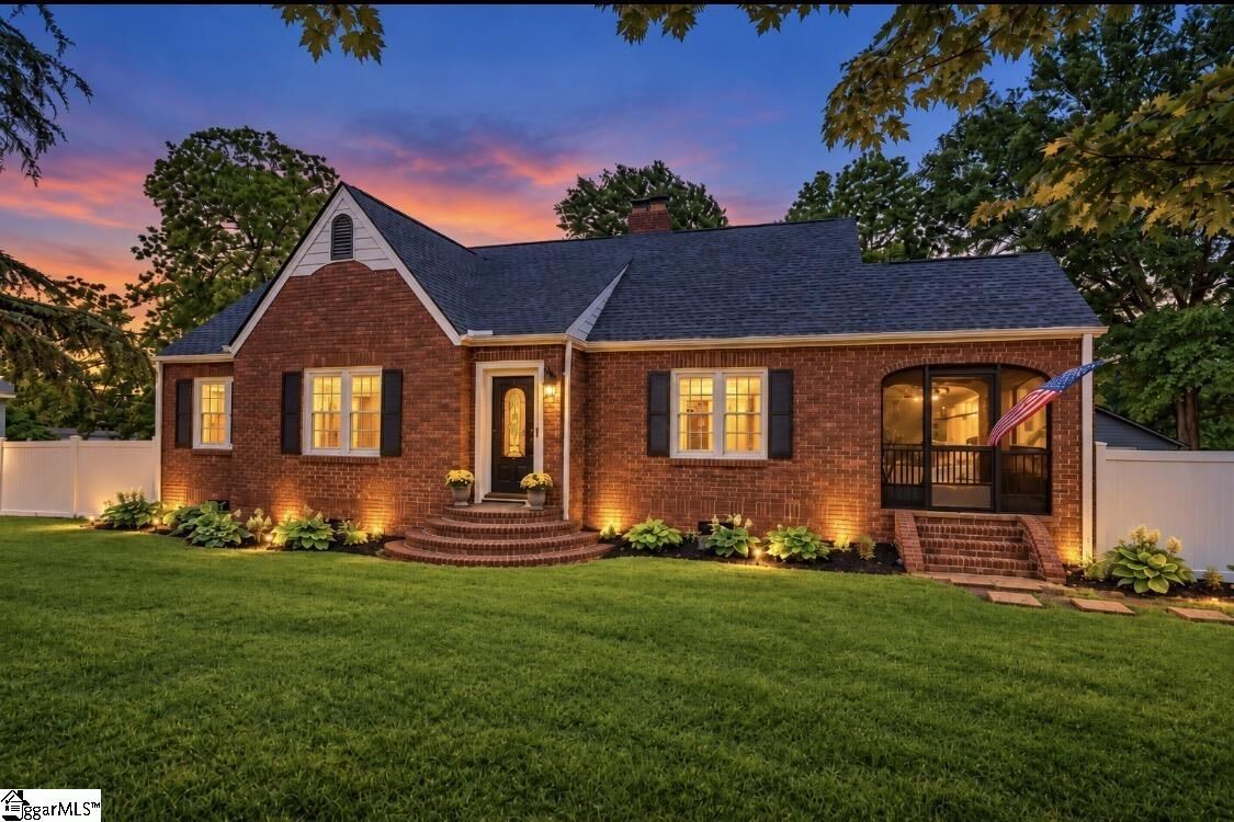 Property Photo: 709 W Main Street SC 29671