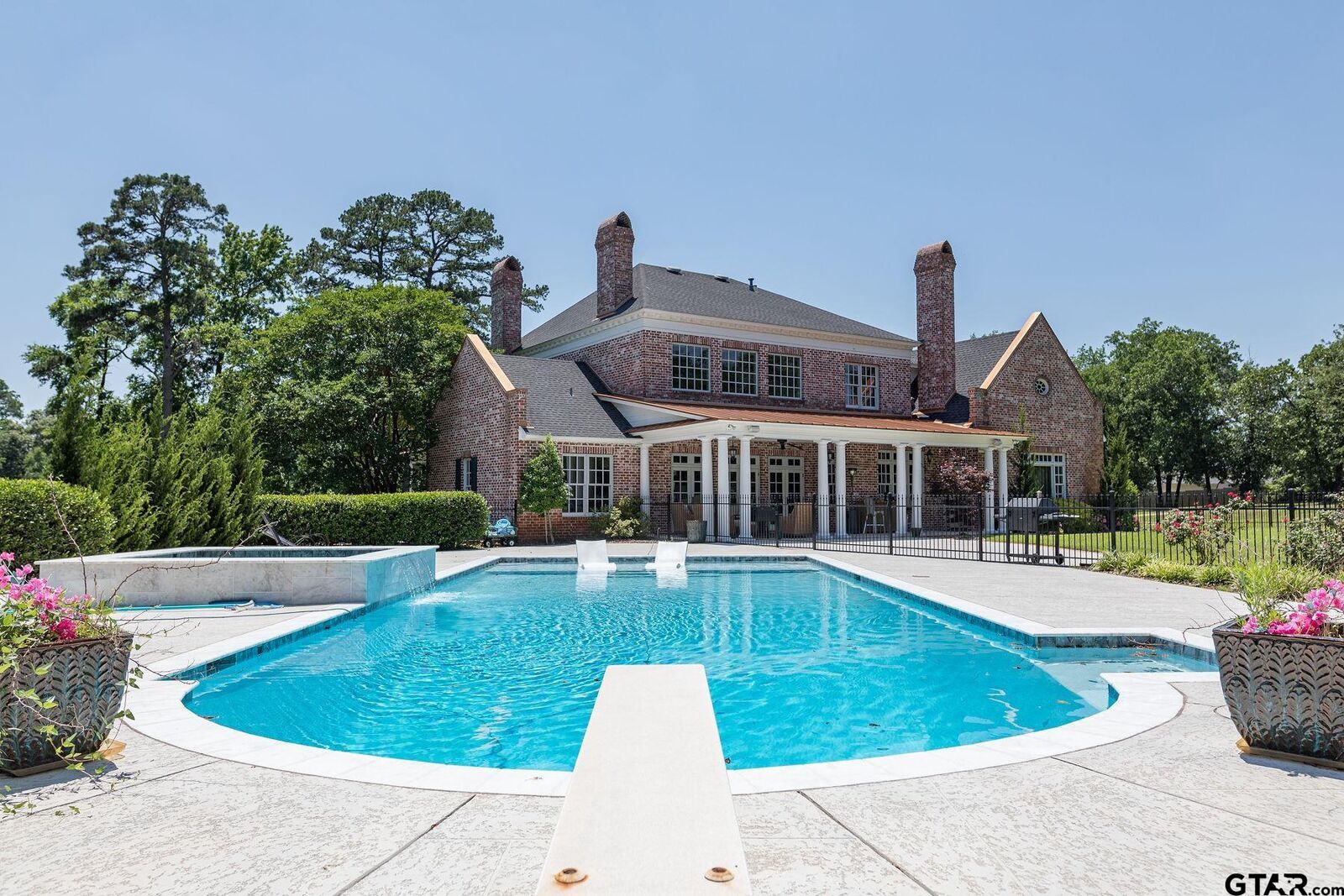 Property Photo:  902 E South Street  TX 75771 