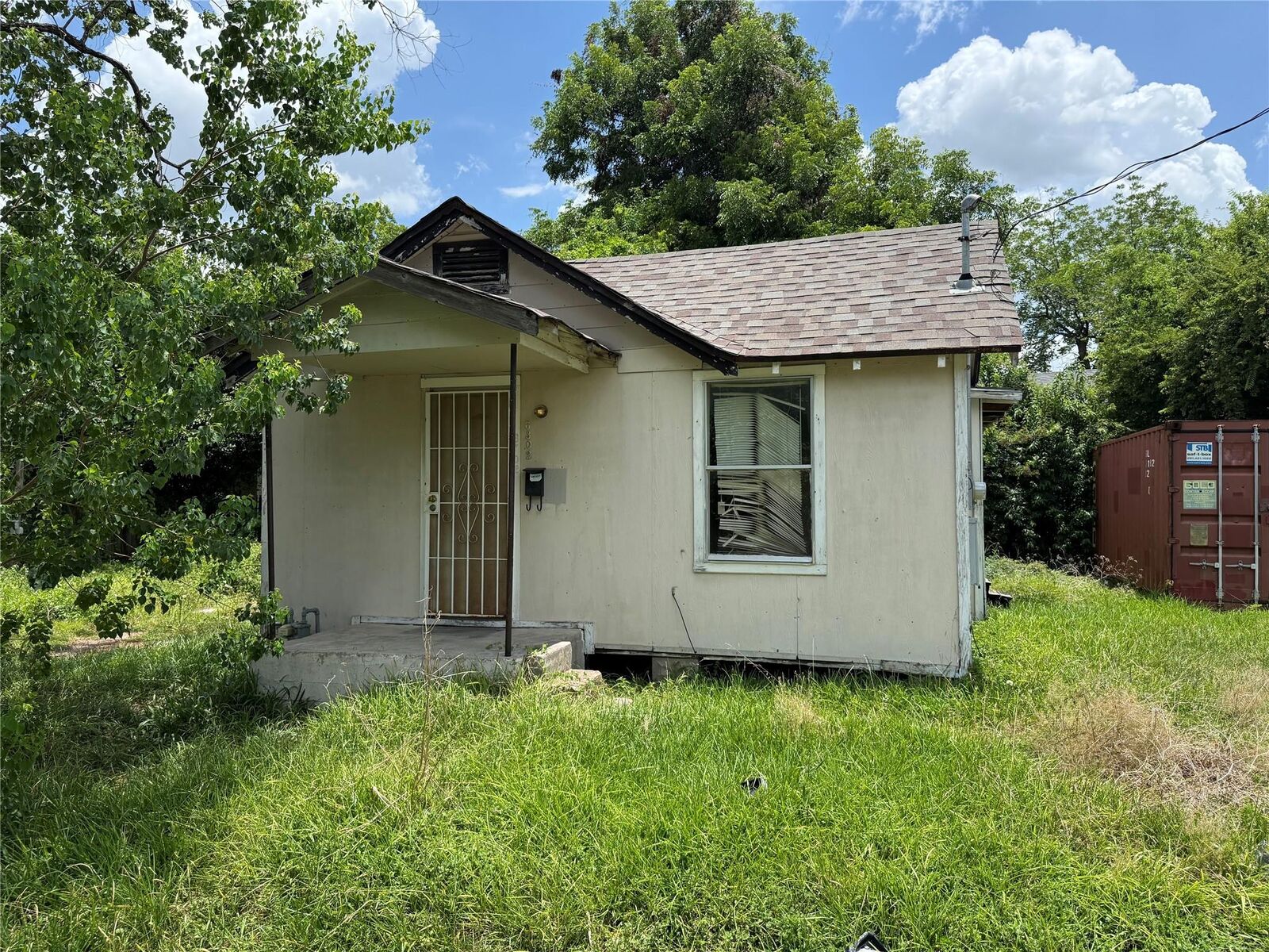 Property Photo:  6302 Torreon Street  TX 77026 