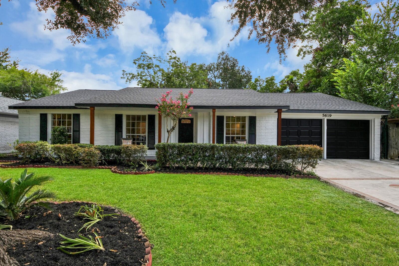 Property Photo: 5619 Duxbury Street TX 77035