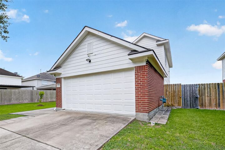 Property Photo:  12710 Paso Del Flores Drive  TX 77045 