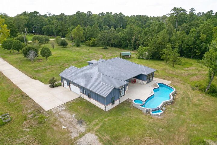 Property Photo: 4914 Harvey Road TX 77532