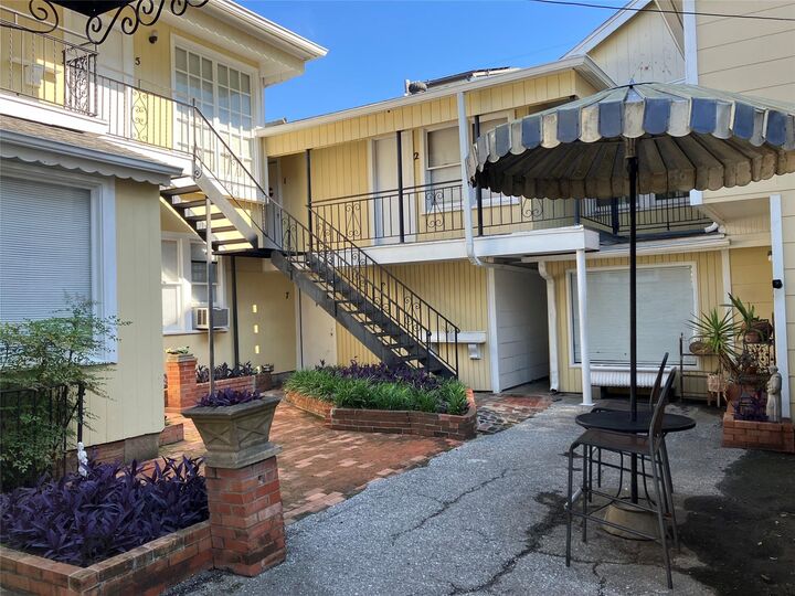 Property Photo:  307 Stratford Street 6  TX 77006 