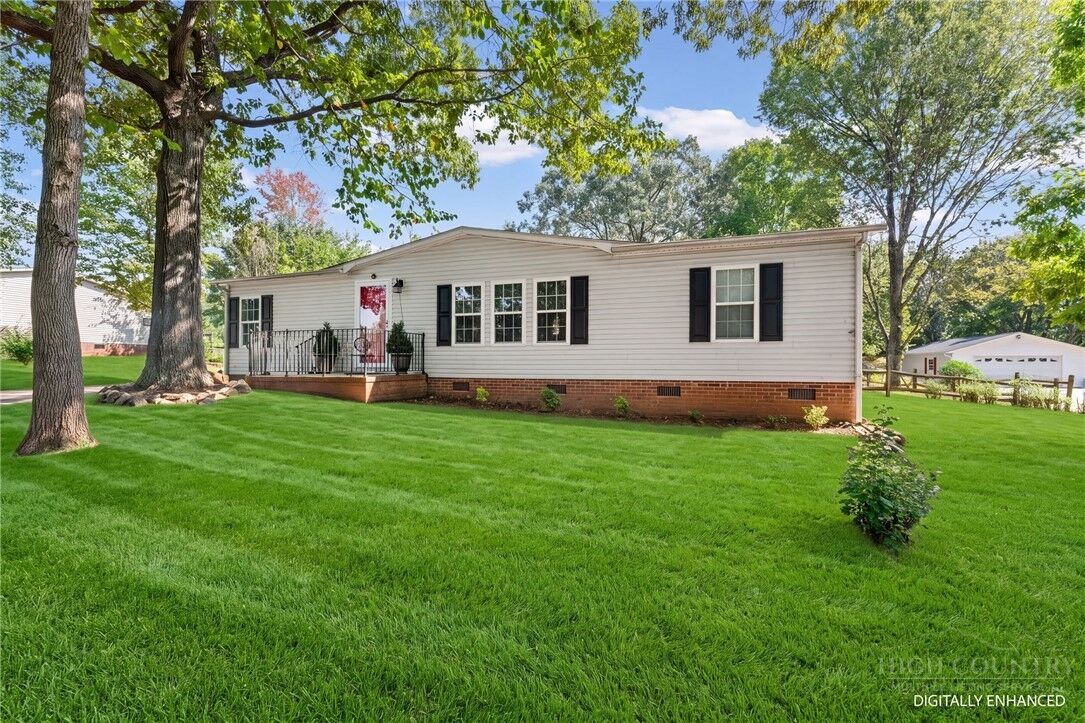 Property Photo:  121 Regatta Lane  NC 28115 