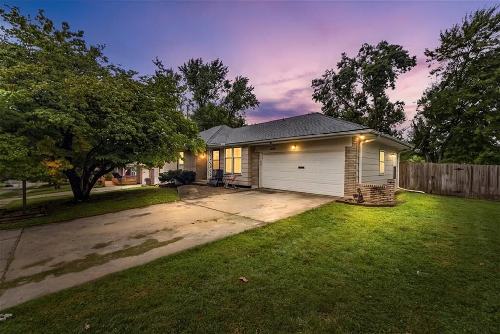 Property Photo: 3800 S Drumm Avenue MO 64055