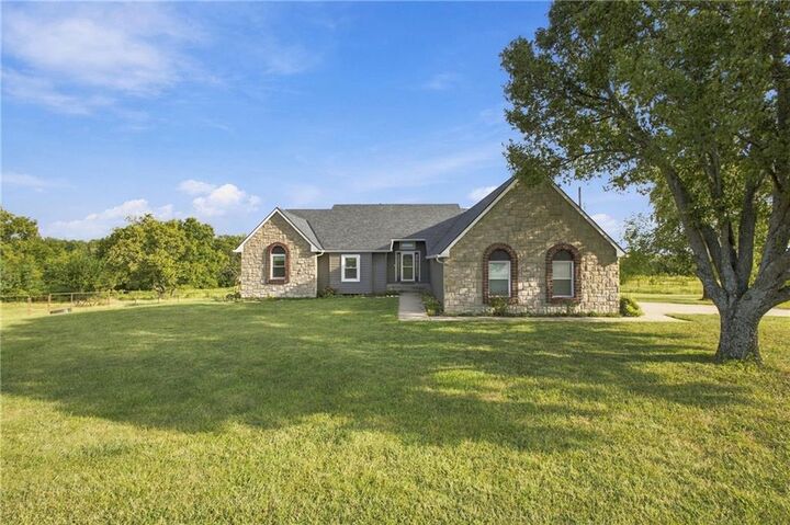 Property Photo:  2064 N 900 Road  KS 66025 