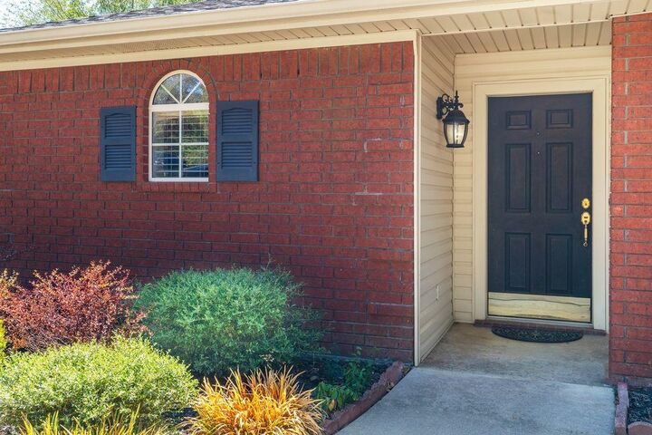 Property Photo: 2811 Birdwell TX 75605