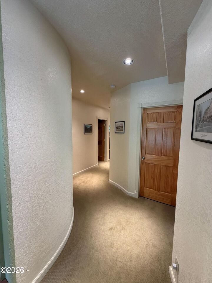 Property Photo:  411 E Aldersprings Rd Road  OR 97394 