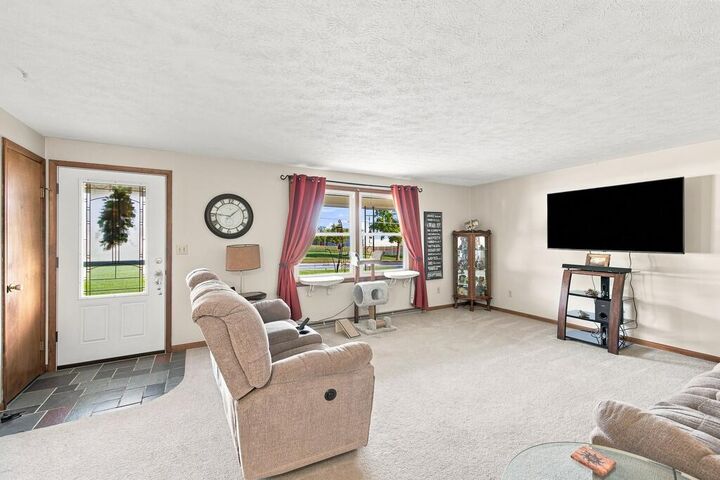 Property Photo: 1025/1029 Broad St OH 44805