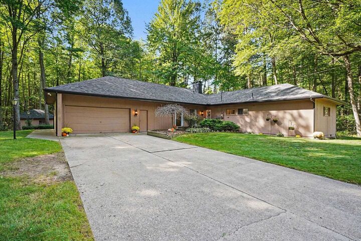 Property Photo:  547 W Peterson  MI 48657 