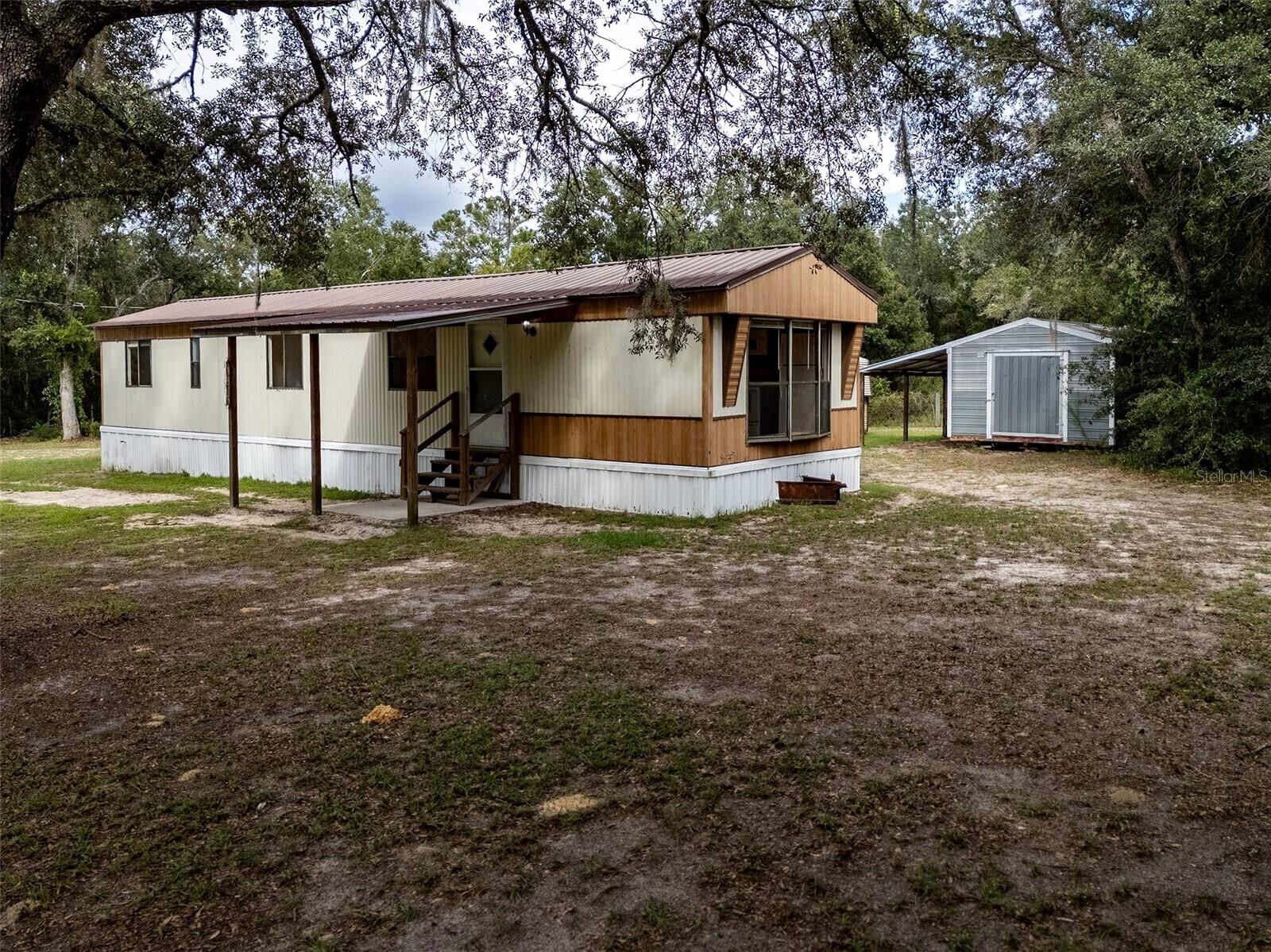 Property Photo:  5865 NE 137th Terrace  FL 32696 
