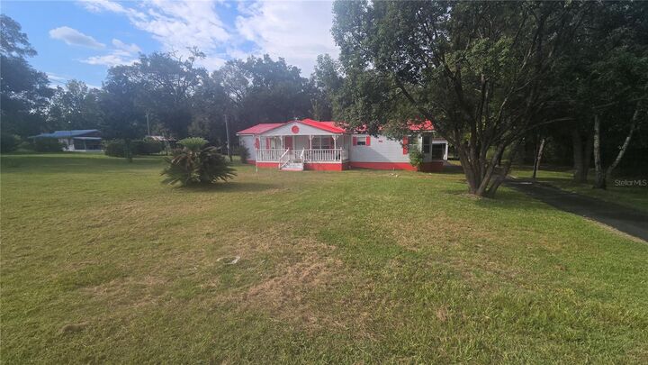 Property Photo: 10211 NE 72nd Street FL 32621