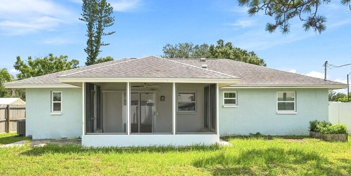 Property Photo:  1019 Hope Street  FL 34285 