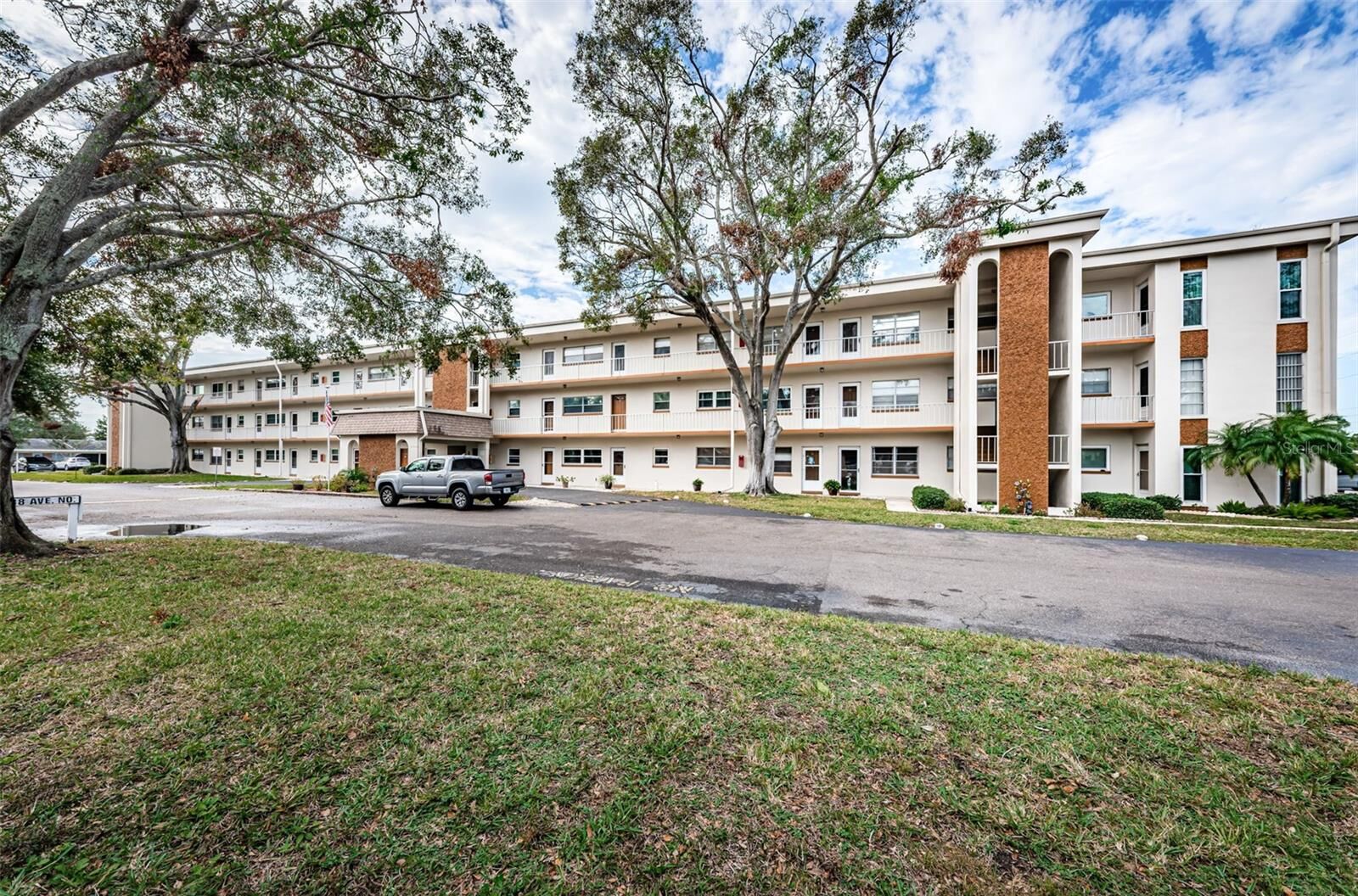 Property Photo: 5880 38th Avenue N 309 FL 33710