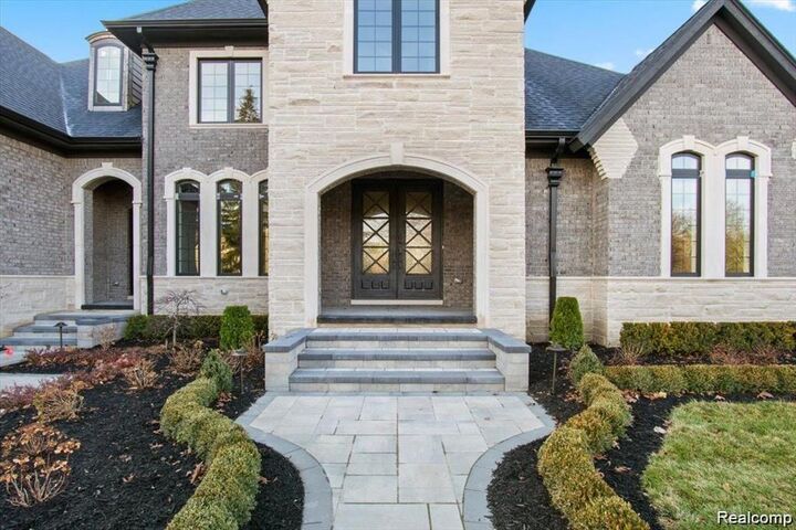 Property Photo:  37651 Hidden Valley Court  MI 48036 3669 