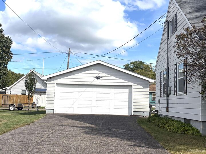 Property Photo: 1836 Prairie Avenue MI 49849-1044