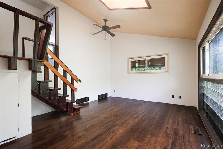 Property Photo:  3988 Dill Drive  MI 48329 2136 