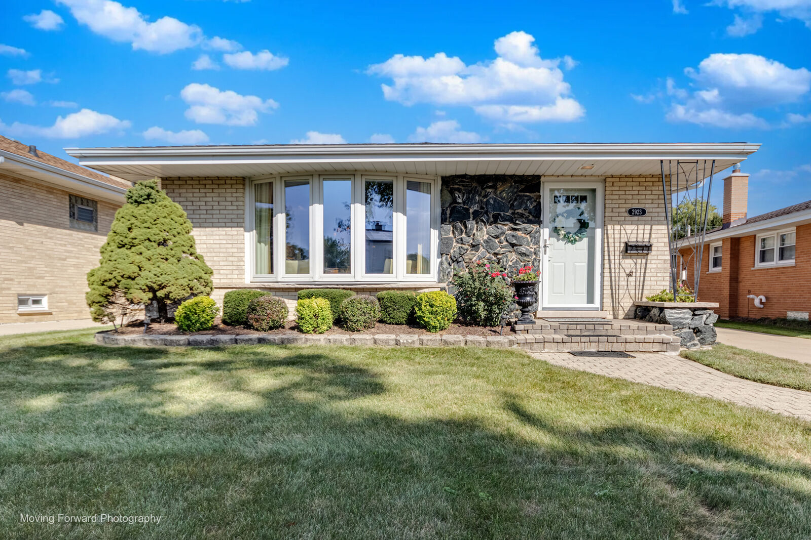 Property Photo: 2923 Downing Avenue W IL 60154
