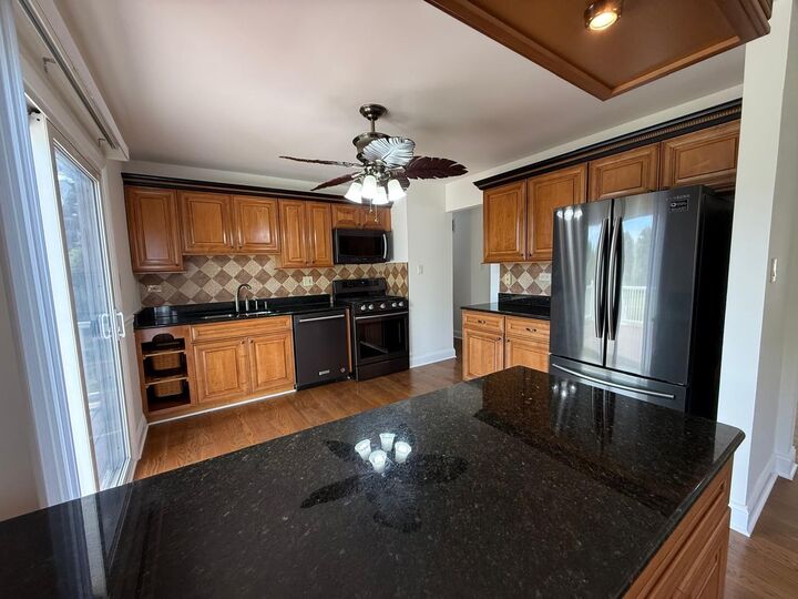 Property Photo: 1230 Durham Drive IL 60189