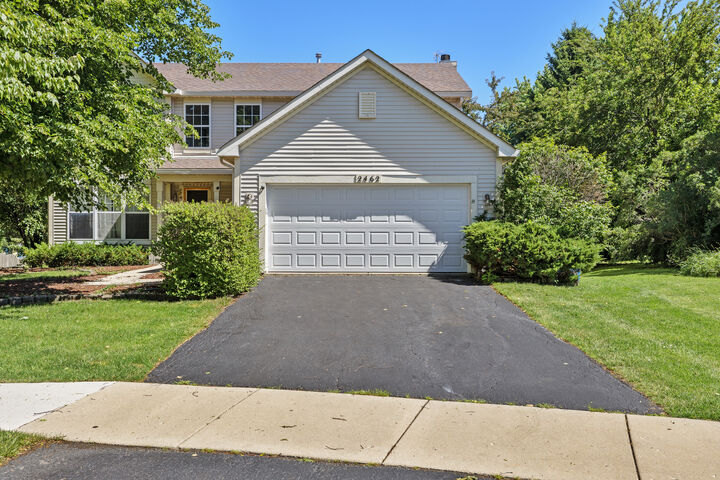 Property Photo: 2462 Green Valley Court IL 60503